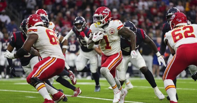 Chiefs vs. Texans match action