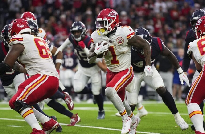 Chiefs vs. Texans match action