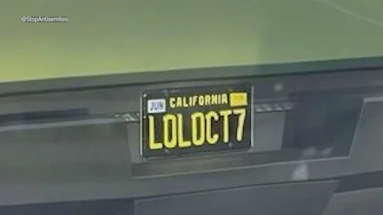 Tesla Cybertruck with LOLOCT7 license plate