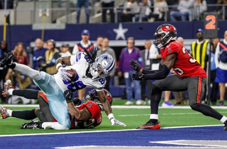 Cowboys secure 26-24 win over Buccaneers, shaking up NFC South playoffs.